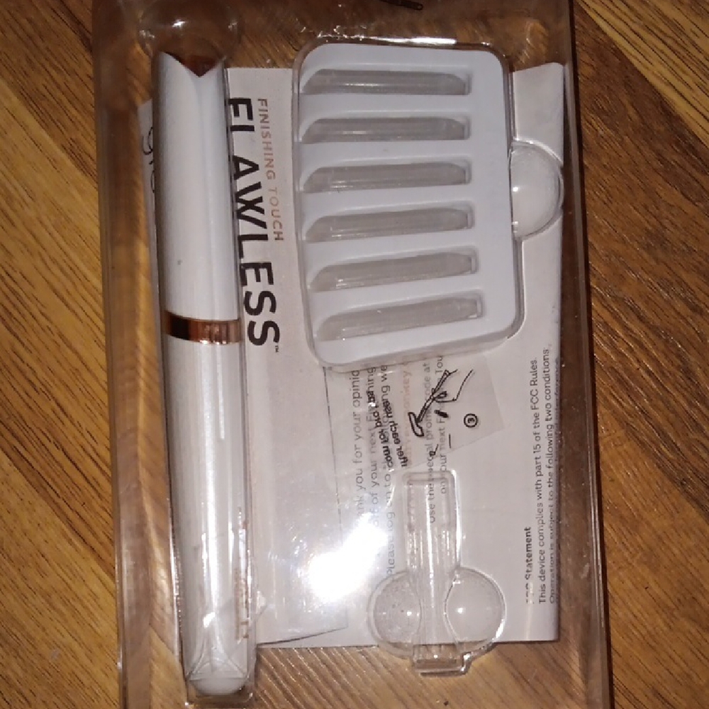 Flawless Hair Remover Dermaplane Tool